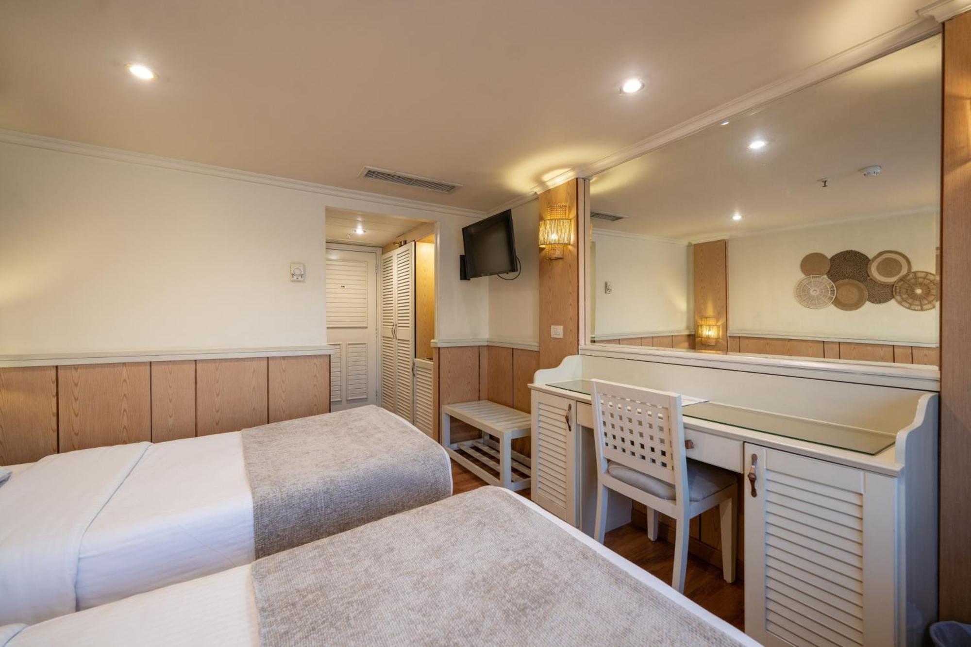Magic I Nile Cruise Deluxe Boat The Scheduled Departure Is On Saturday For A 7-Day Nile Cruise 호텔 룩소르 외부 사진