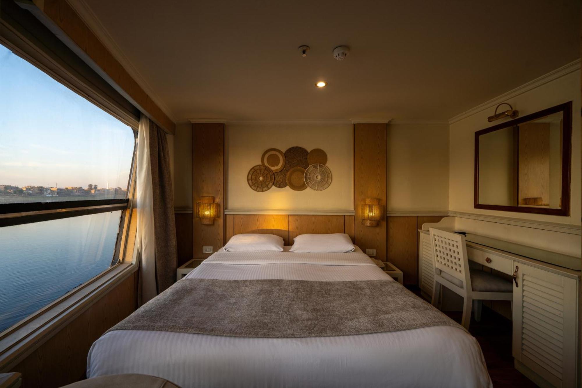 Magic I Nile Cruise Deluxe Boat The Scheduled Departure Is On Saturday For A 7-Day Nile Cruise 호텔 룩소르 외부 사진