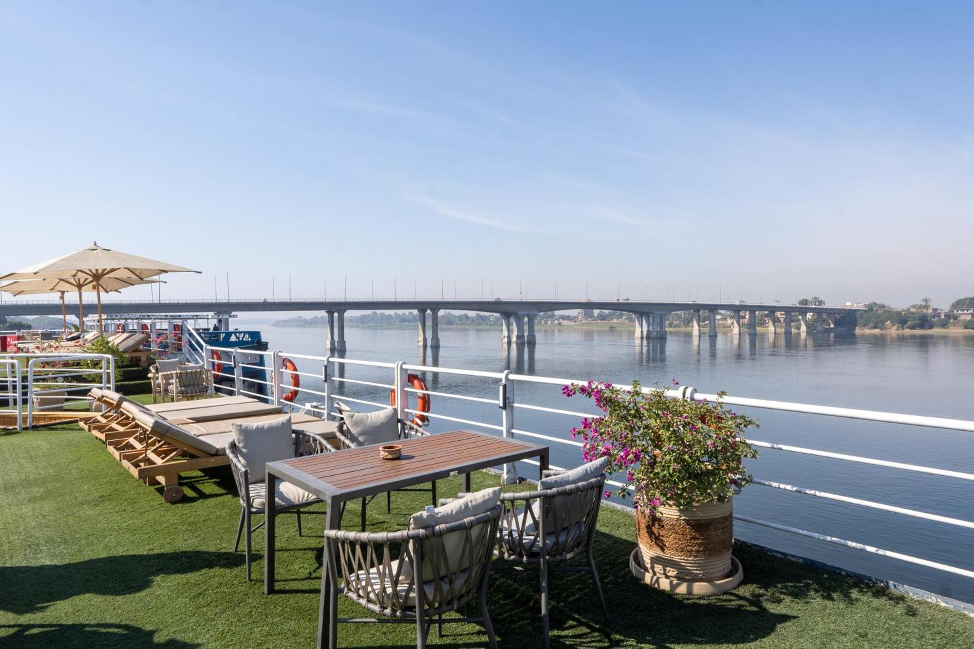 Magic I Nile Cruise Deluxe Boat The Scheduled Departure Is On Saturday For A 7-Day Nile Cruise 호텔 룩소르 외부 사진
